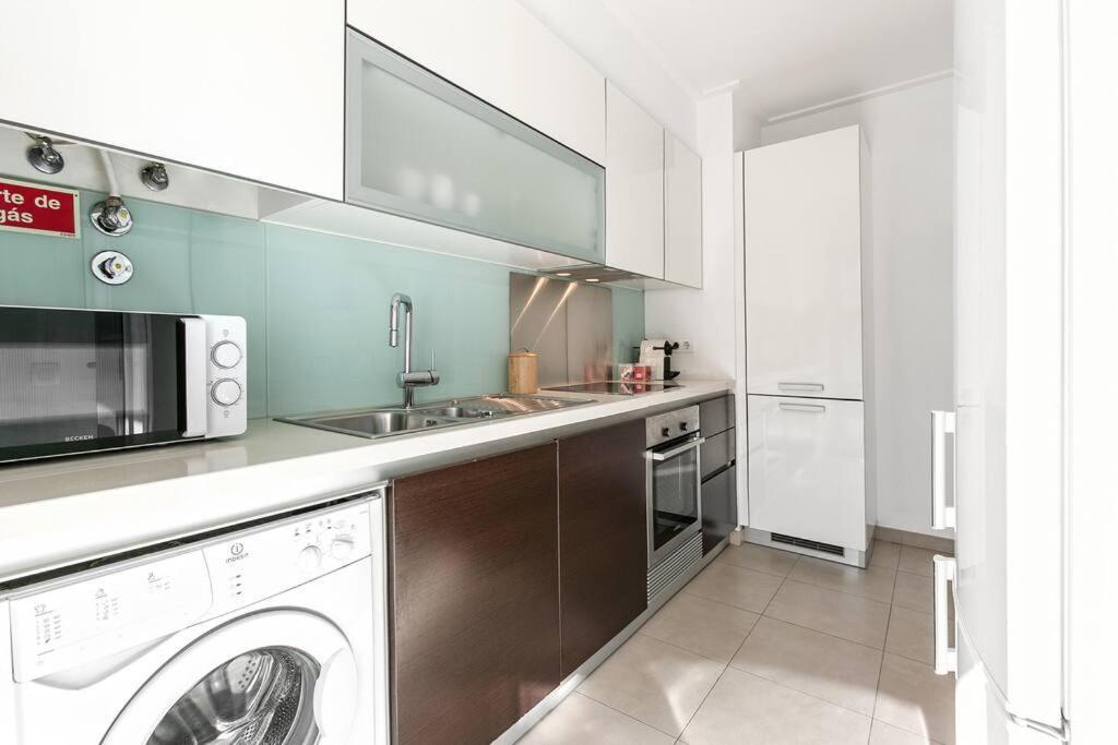 Lisbon Metro Apartment Bagian luar foto