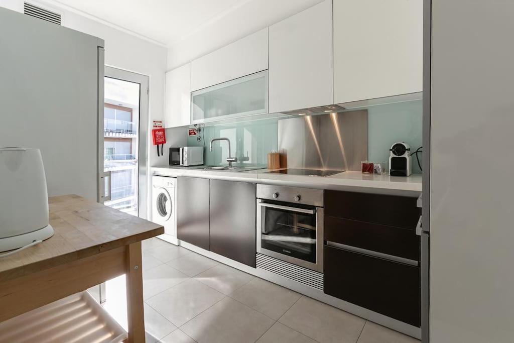 Lisbon Metro Apartment Bagian luar foto
