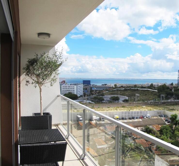 Lisbon Metro Apartment Bagian luar foto