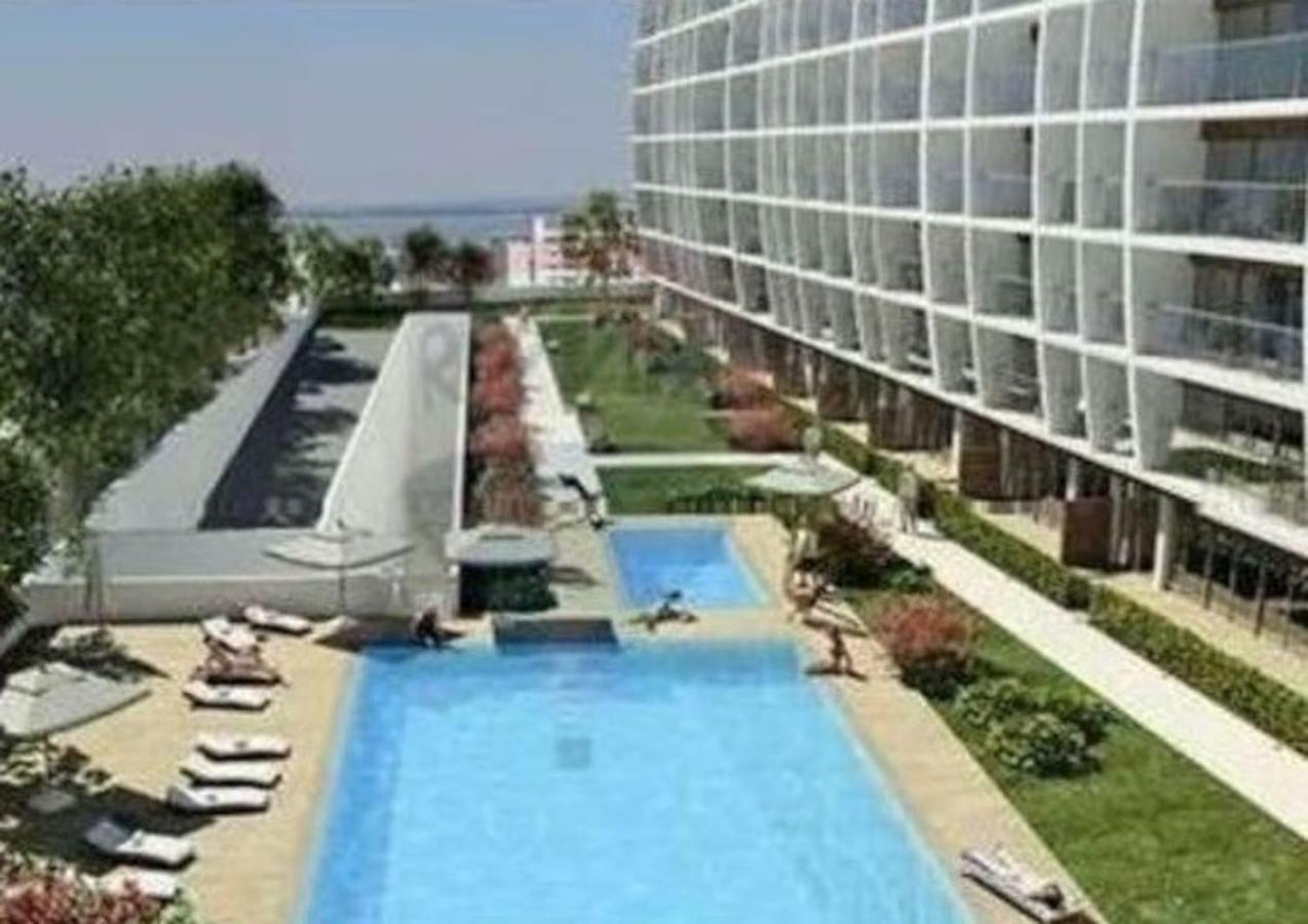 Lisbon Metro Apartment Bagian luar foto