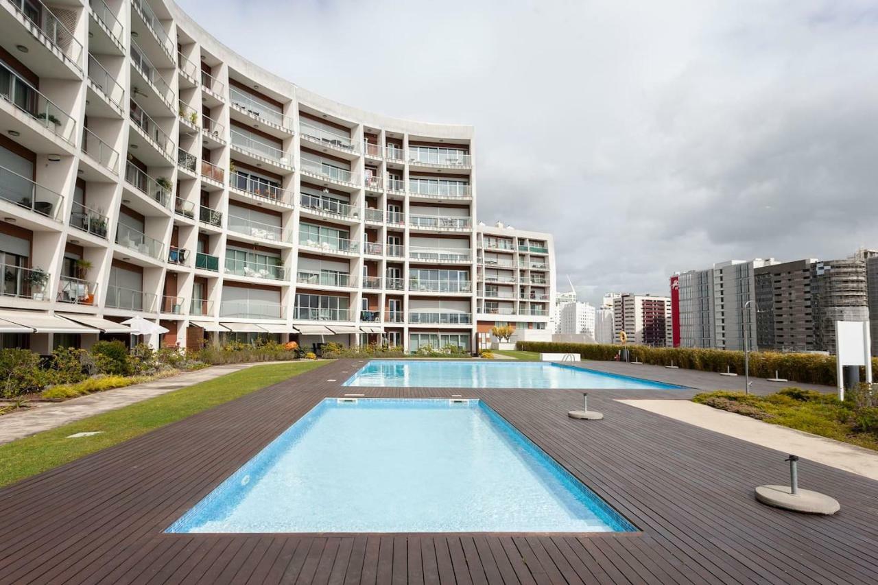 Lisbon Metro & Pool Apartment Bagian luar foto